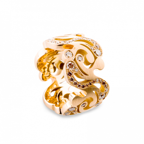 Ring by Lohri in 18K rose gold with diamonds