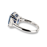 Sapphire ring in 18K white gold
